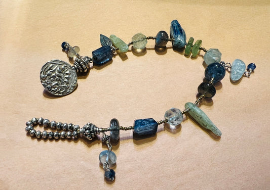 #2541 NT bracelet Aquamarine, Blue Kyanite